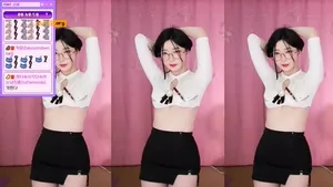 아이돌 QWER 마젠타 ★ 전자담배피며 방송  국산야동 한국야동