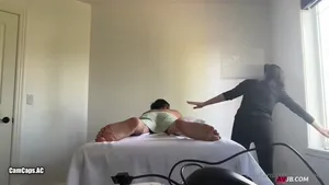 여성 마사지사 예약하기 English Sub  한국야동 국산야동