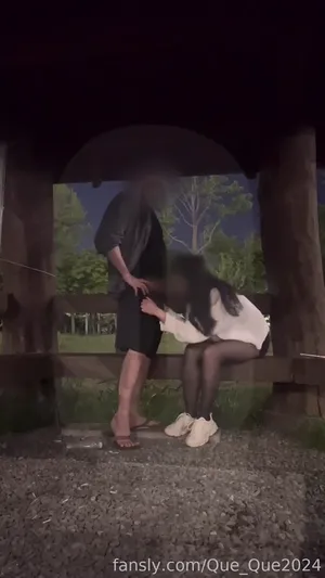 공원 정자에서 스릴감 넘치는 야노  국산야동 한국야동