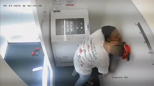 한국여행중 포토부스에서 떡치는 국제커플  한국야동 국산야동