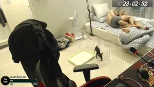 BJ 삐딱이 방송 켜진줄(.) 모르고 떡치는 영상 송출됨 !!  한국야동 국산야동