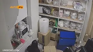 신작IP ✨ 화장실 없어 오줌누는 탕비실 안.  한국야동 국산야동