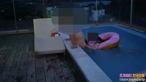 한국커플 풀빌라 팬션 수영장 야외섹스  한국야동 국산야동