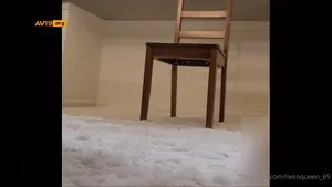 네토퀸의 지인노출 1탄 - 저녁식사에 초대한 친한오빠 테이블 밑으로 보지까면서 유혹하기.  국산야동 한국야동