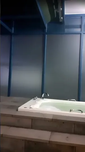 질싸한 자지 천천히 빨아주는 여친  국산야동 한국야동